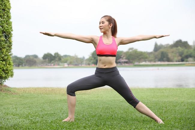 7 động tác yoga cho người mới bắt đầu có thể làm tại nhà - dsuckhoe
