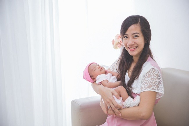  Kenali Cara Menggendong Bayi Baru Lahir-dsuckhoe 