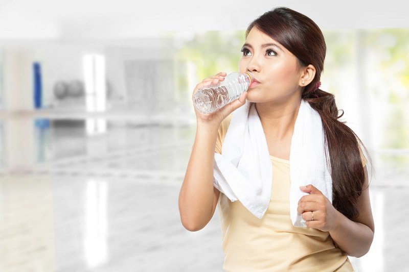  Lợi ích của việc uống nước khoáng đối với sức khỏe-dsuckhoe 