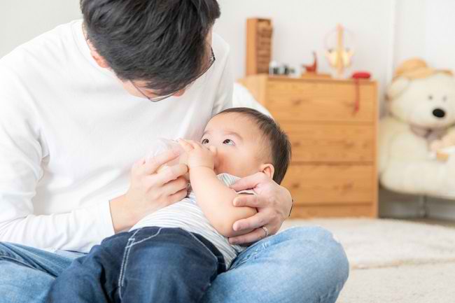  5 bước để các ông bố nuôi con bằng sữa mẹ cải thiện the Breastfeeding Process-dsuckhoe 