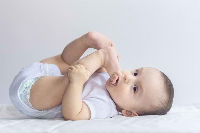  Cân nặng và phát triển bình thường của trẻ 4 tháng tuổi -dsuckhoe 