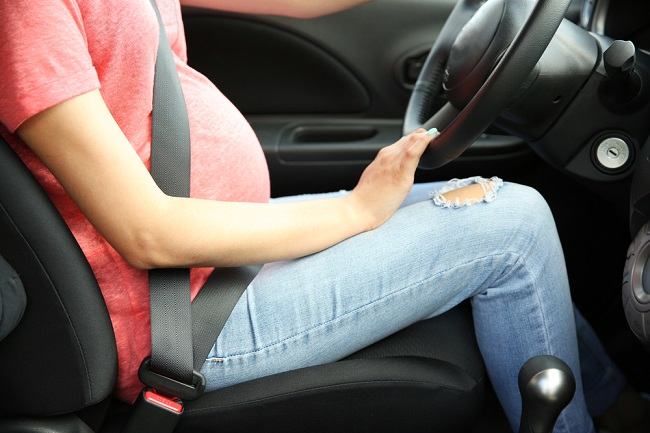  Phụ nữ mang thai lái ô tô có an toàn không? - dsuckhoe 