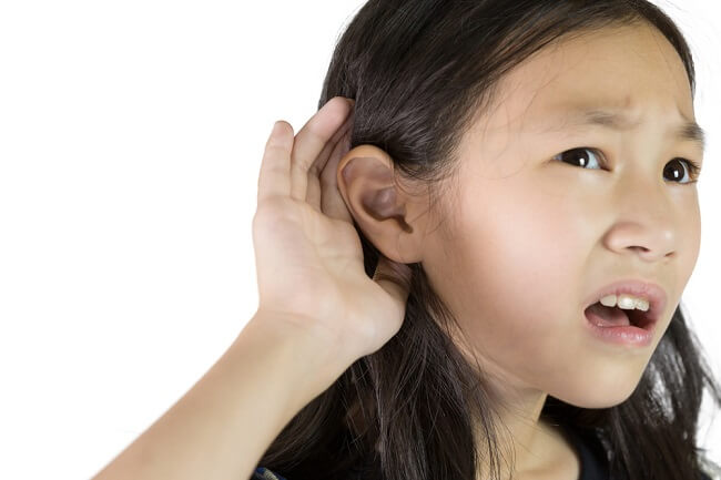 Nhận biết Các triệu chứng của tình trạng khiếm thính ở trẻ em và cách khắc phục - dsuckhoe 