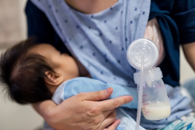  Tầm quan trọng của việc nuôi con bằng sữa mẹ như thức ăn cho trẻ trong 6 tháng đầu tiên - dsuckhoe 