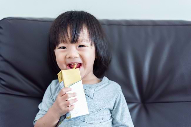  Trẻ sơ sinh có thể uống sữa tiệt trùng không? - dsuckhoe 