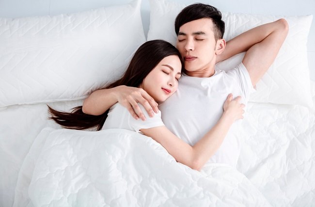  Lợi ích của việc ngủ với chồng bạn 