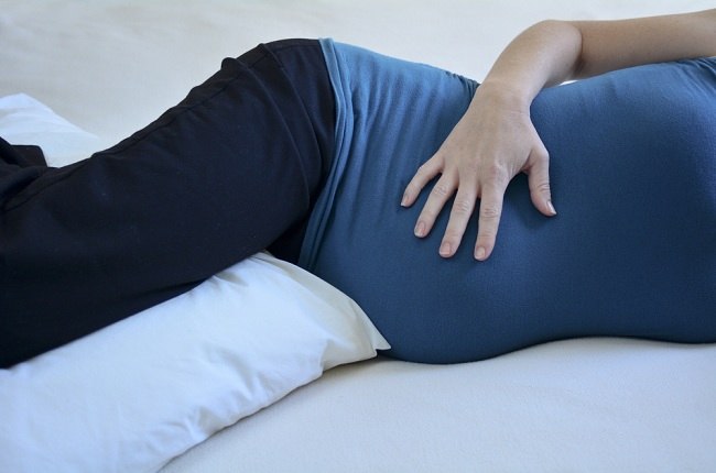  Mẹo khắc phục chứng khó ngủ khi mang thai lớn tuổi - dsuckhoe 