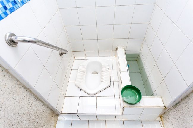 Mẹo sử dụng nhà vệ sinh ngồi xổm một cách an toàn khi mang thai -dsuckhoe 