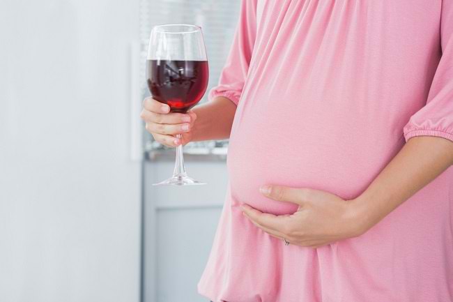  Nguy hiểm của việc uống rượu khi mang thai-dsuckhoe 