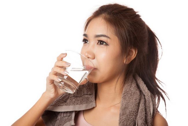  Những huyền thoại và sự thật liên quan đến lợi ích của việc uống nước ấm-dsuckhoe 