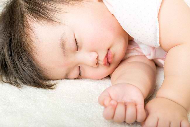  Tác hại của việc tắm đêm chỉ là chuyện hoang đường, Chỉ cần giúp trẻ sơ sinh dễ ngủ hơn 