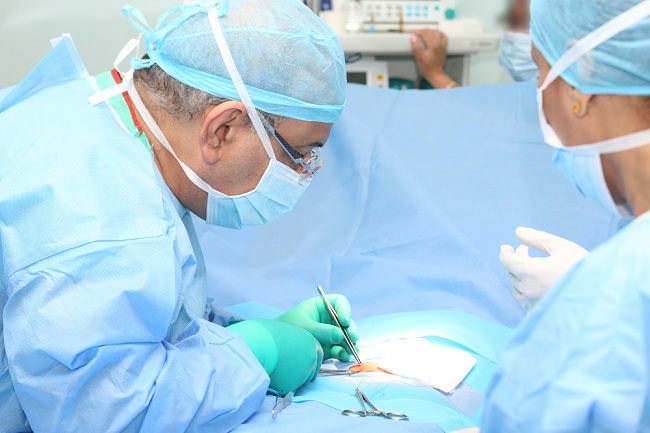  Có hai phương pháp phẫu thuật thoát vị, phẫu thuật mở và nội soi ổ bụng-dsuckhoe 
