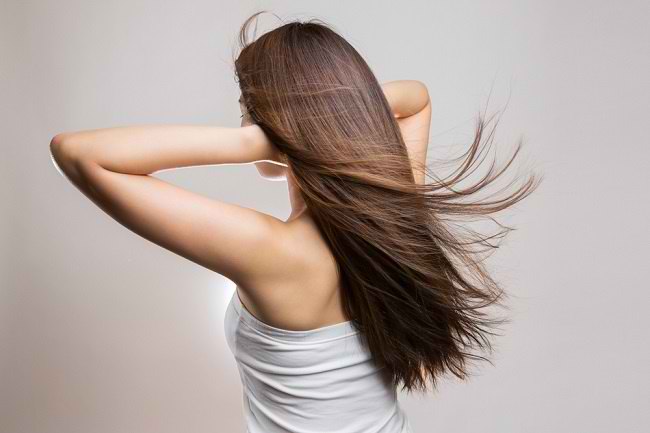 4 Cách duỗi tóc thẳng tự nhiên-dsuckhoe