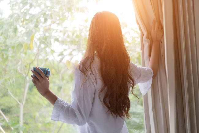  6 Lợi ích của ánh nắng buổi sáng đối với sức khỏe cơ thể -dsuckhoe 