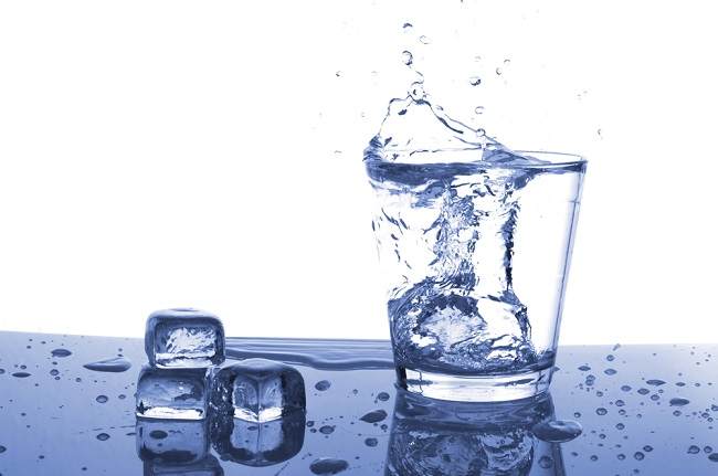  7 lợi ích nước đá - dsuckhoe 