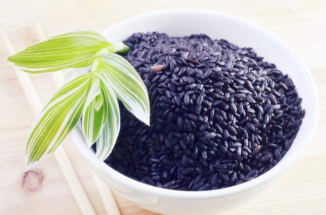  Tìm hiểu những lợi ích của gạo đen đối với sức khỏe và cách chế biến - dsuckhoe 