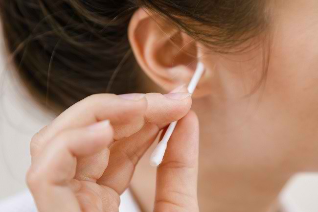 Cách vệ sinh tai đúng cách - dsuckhoe