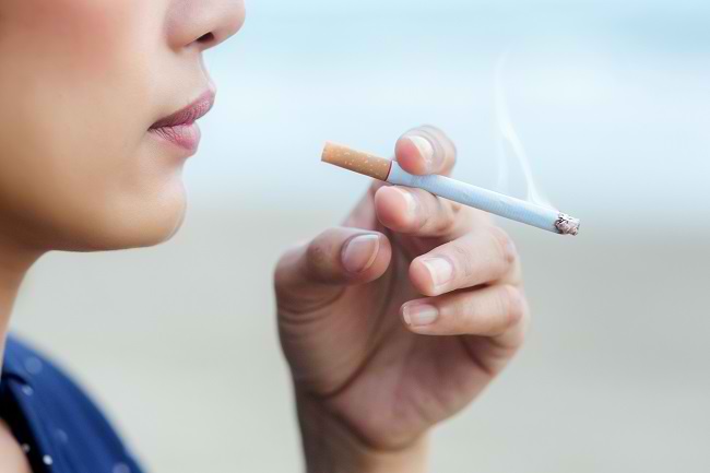 4 Tác động của việc hút thuốc đối với sức khỏe làn da-dsuckhoe 