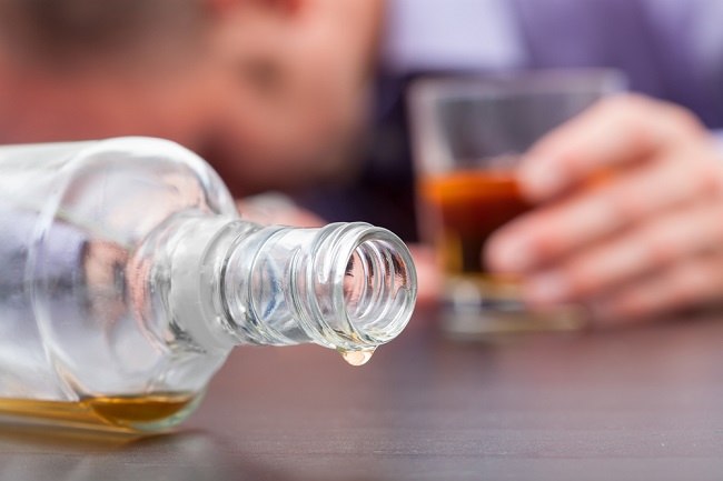  6 Nguy hiểm đối với sức khỏe khi say rượu - dsuckhoe 