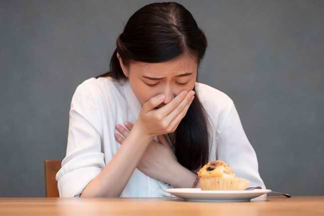  7 Nguyên nhân Buồn nôn Sau khi Ăn và Cách Phòng ngừa - dsuckhoe 